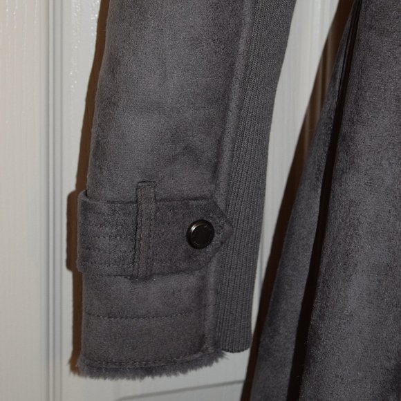 Women's Gray Faux Fur Collar Coat - Picture 9 of 14